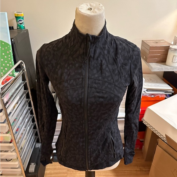 Lululemon define jacket NWOT - Picture 6 of 9